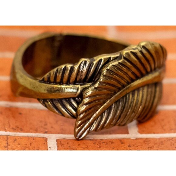 7 inch, Vintage Art Nouveau Elven Leaf Gold Tone Hinge Bangle - W25 - Picture 2 of 3